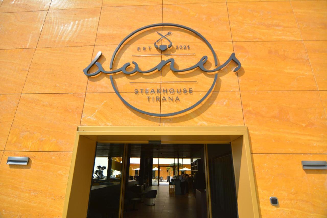地拉那mk酒店 Rinas 外观 照片 Entrance of the restaurant