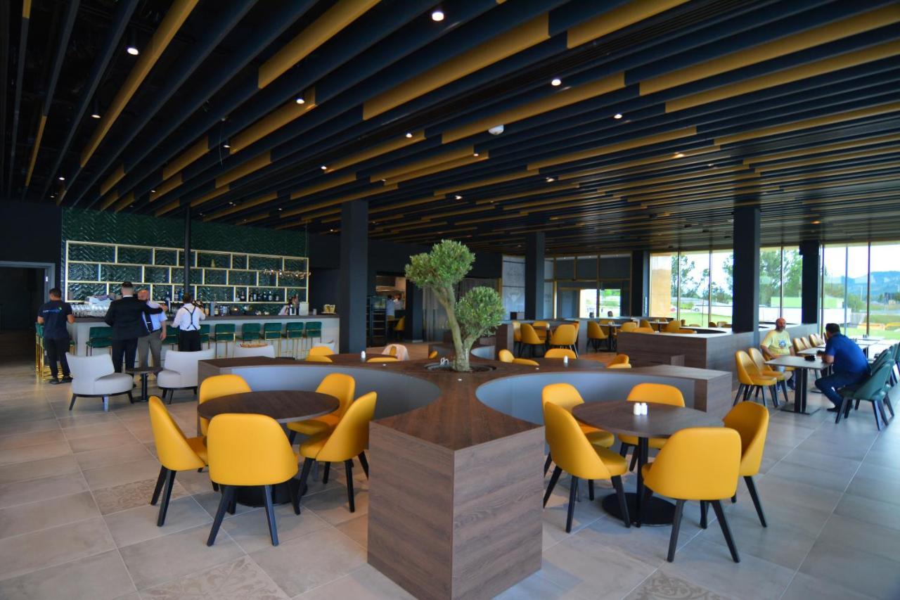 地拉那mk酒店 Rinas 外观 照片 The interior of the lounge