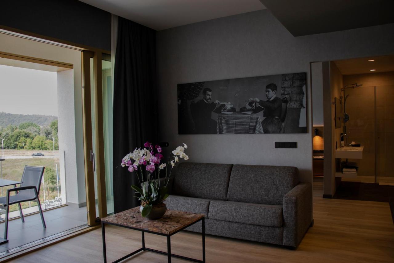 地拉那mk酒店 Rinas 外观 照片 A room at the Hotel