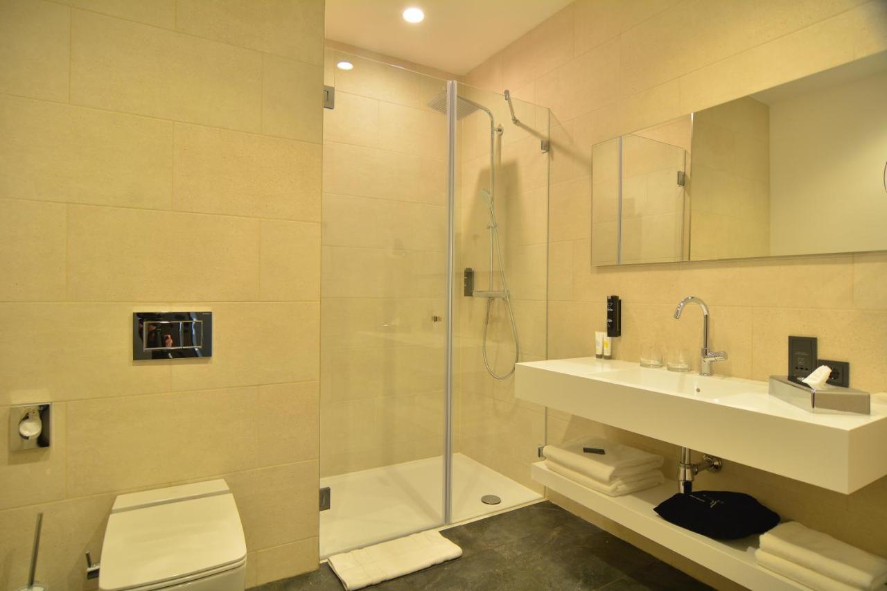 地拉那mk酒店 Rinas 外观 照片 A shower enclosure