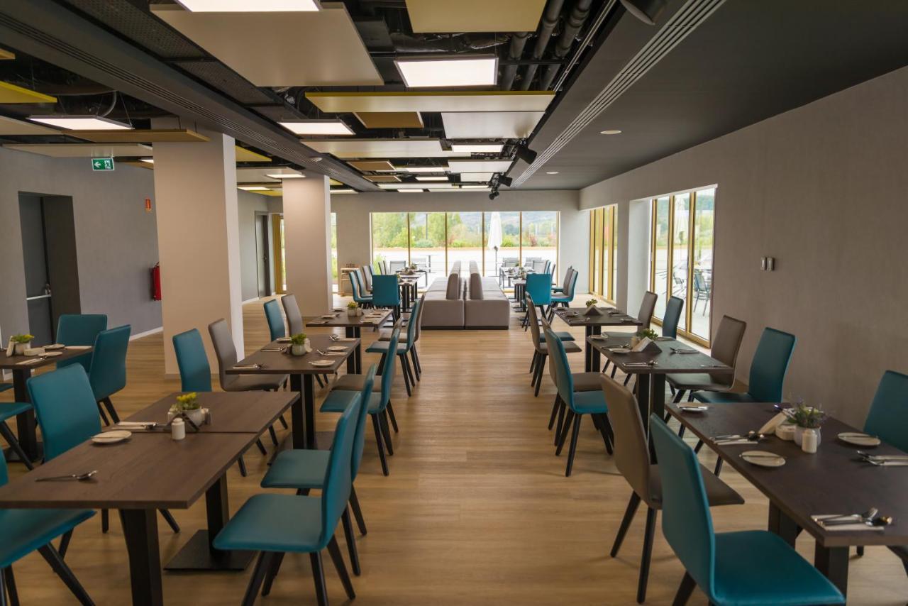 地拉那mk酒店 Rinas 外观 照片 The restaurant at the new terminal