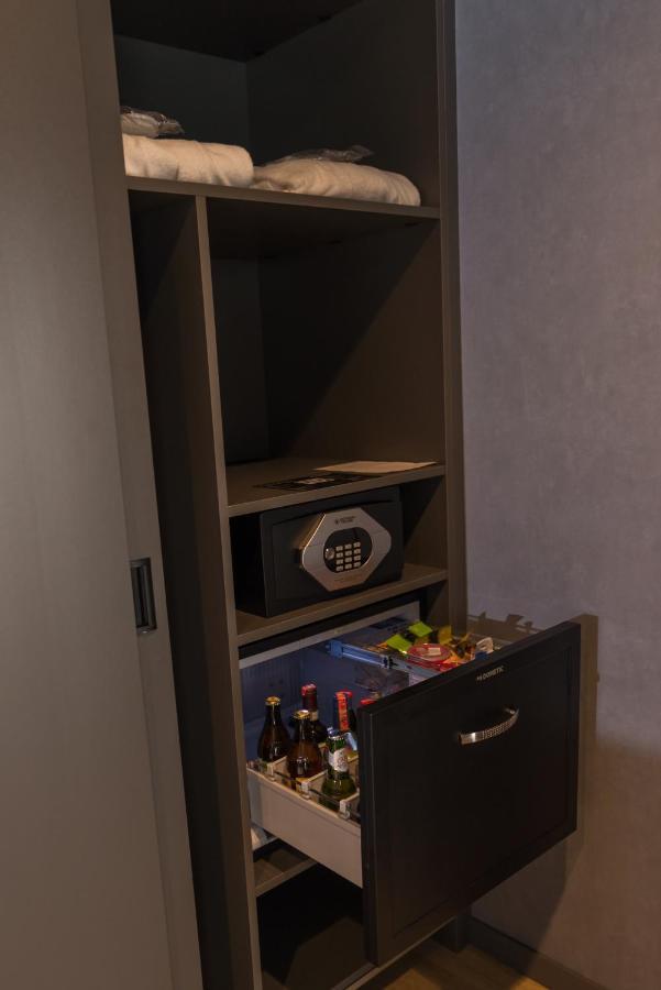 地拉那mk酒店 Rinas 外观 照片 A hotel safe