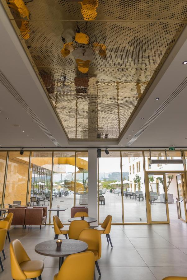 地拉那mk酒店 Rinas 外观 照片 The ceiling of the lobby