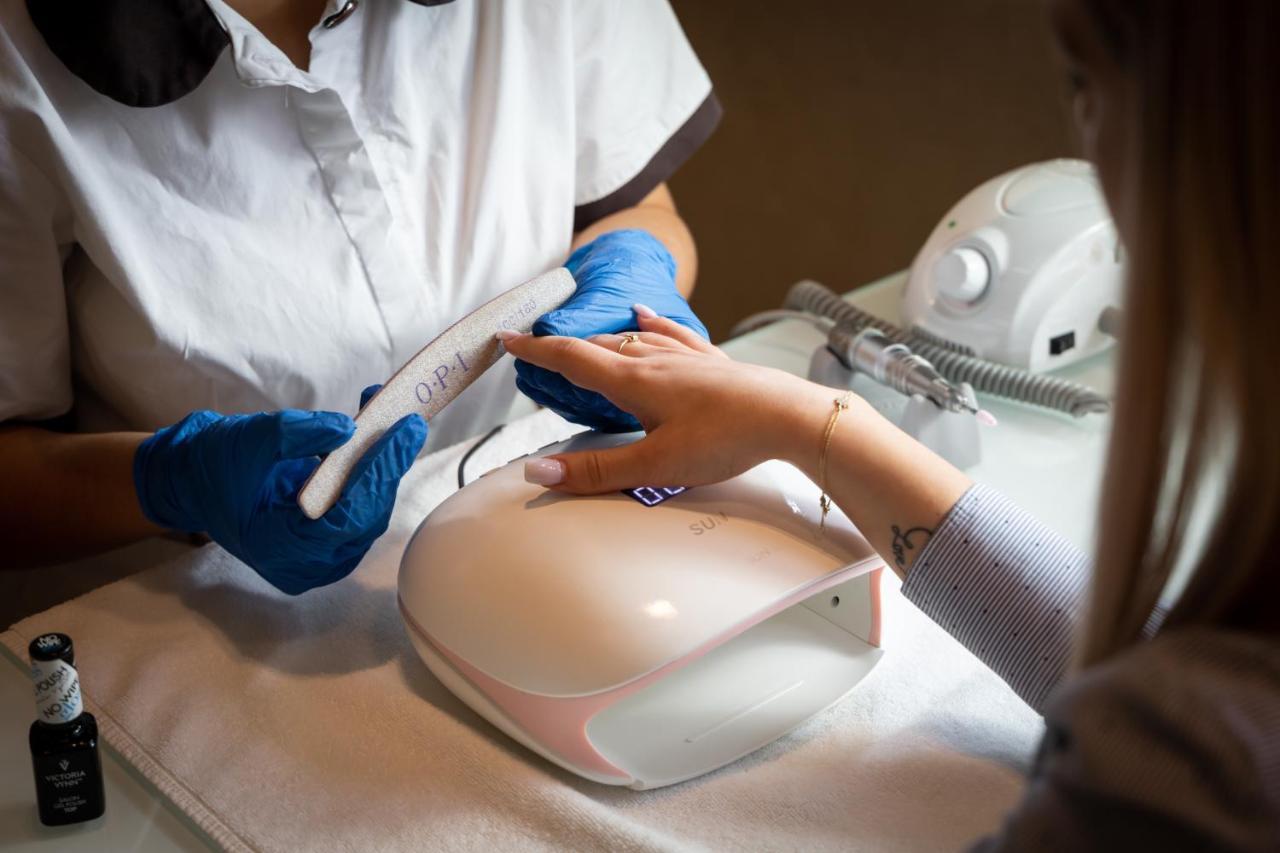 地拉那mk酒店 Rinas 外观 照片 UV lamp for nails