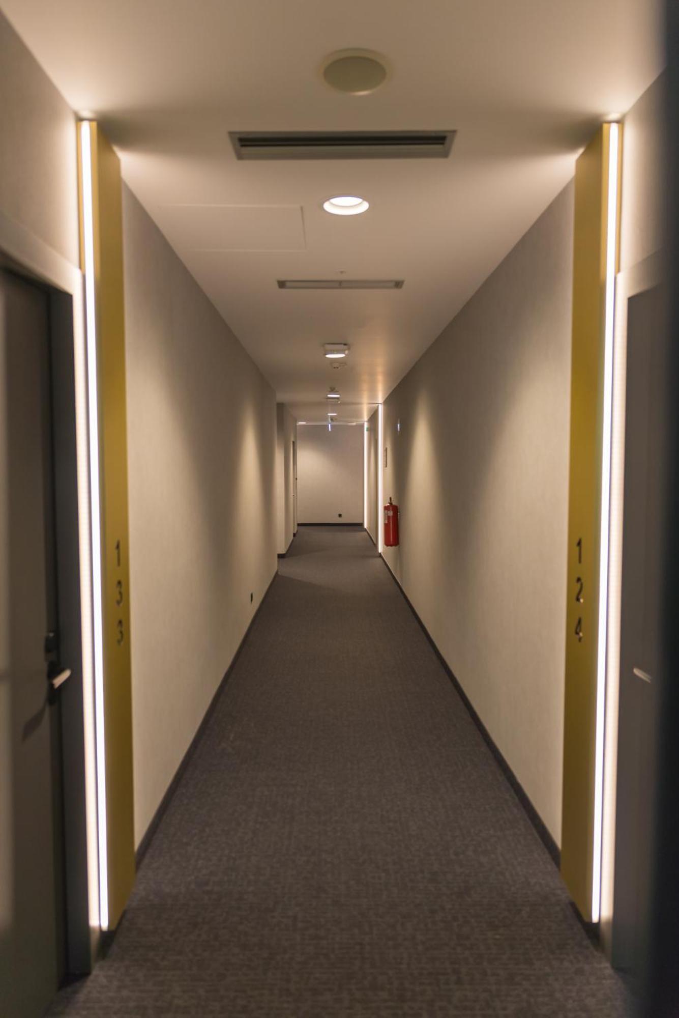 地拉那mk酒店 Rinas 外观 照片 A corridor in the new building