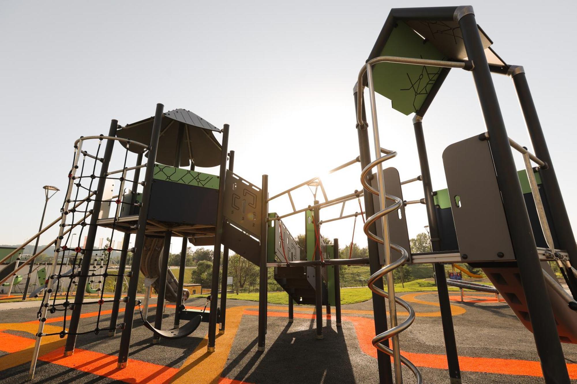 地拉那mk酒店 Rinas 外观 照片 The 2012 Australian Ninja Warrior course